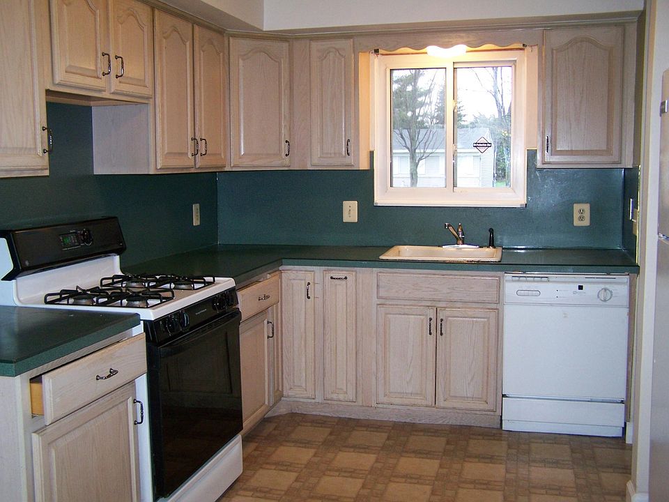 1st image of 3427 Radford Dr
