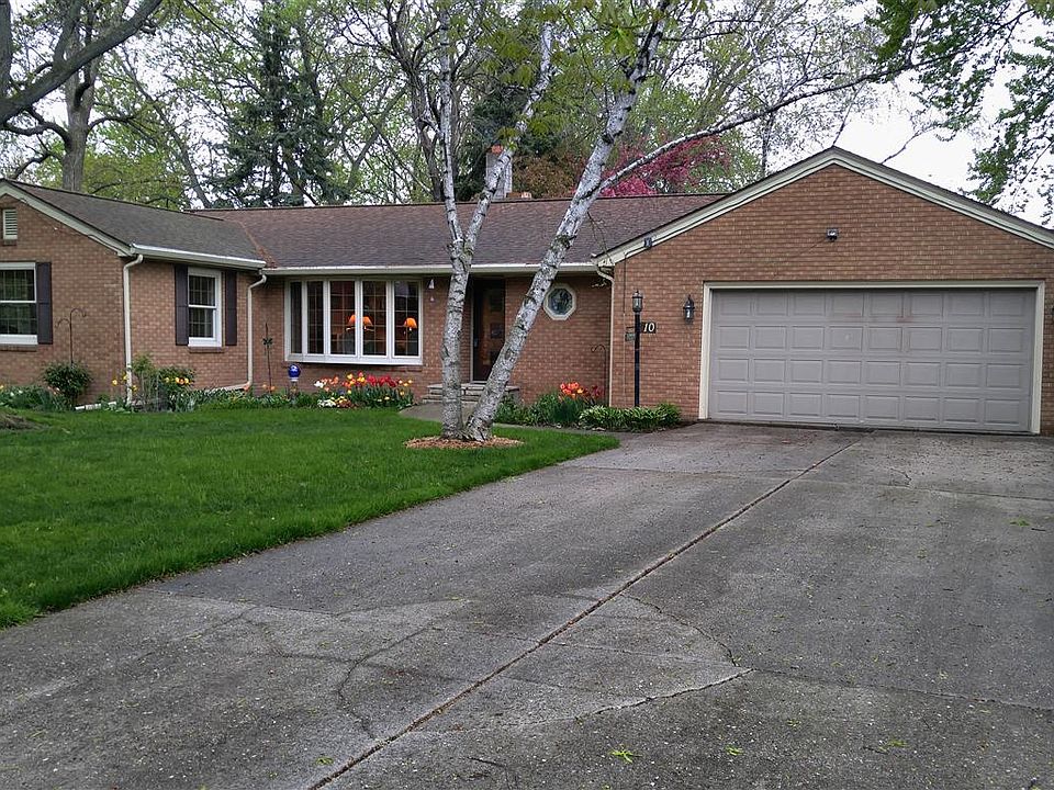 1st image of 10 Elm Acres Dr