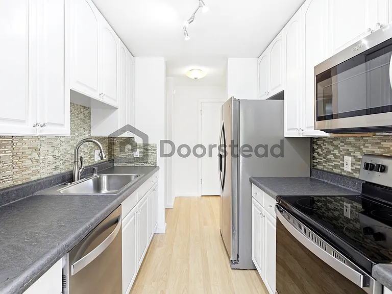 12700 NE 8th St #E303 — Photo 17