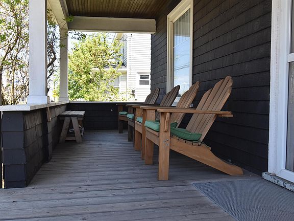 3rd image of 21 Cottage St