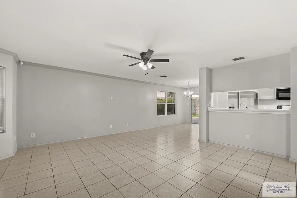 3 bed, 2.0 bath, 1457 sqft, $1,800 — Photo 3