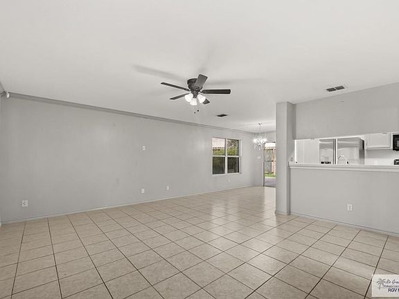 3rd image of 2824 Parkview Ln