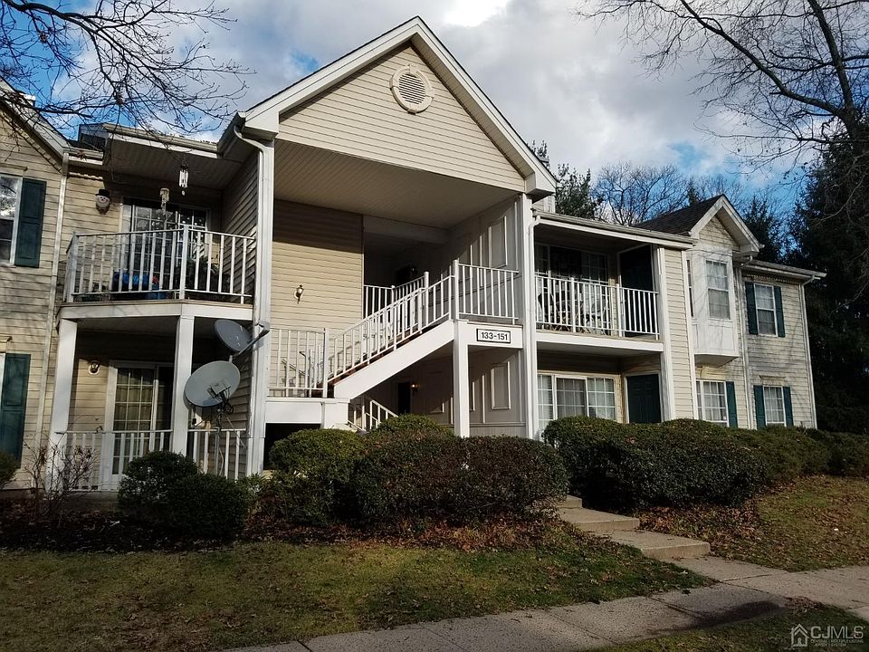 2nd image of 135 Sapphire Ln