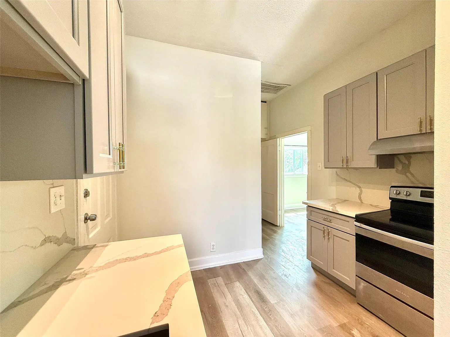 2 bed, 1.0 bath, 700 sqft, $1,350 — Photo 4