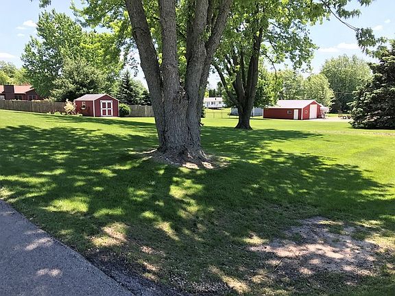 3rd image of 29914 Kishwaukee Dr