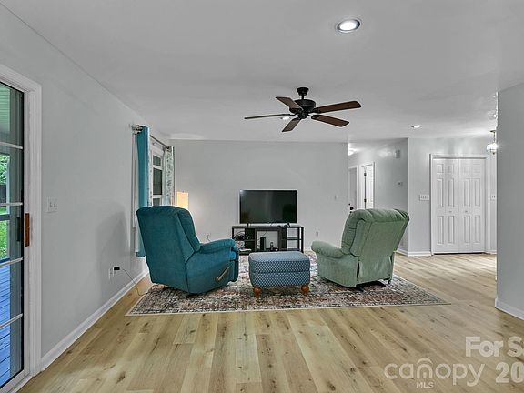 5th image of 31 Saint Andrews Dr