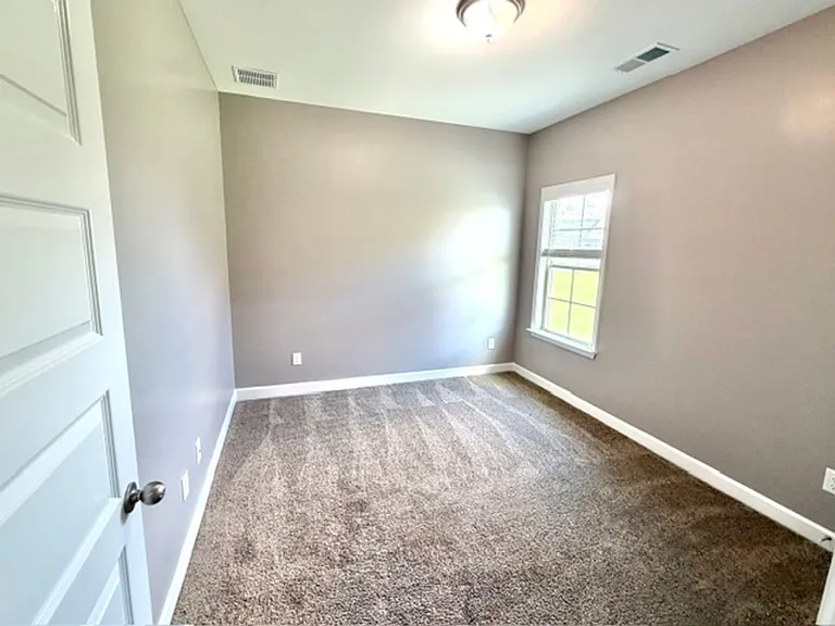 35 Birkdale Dr — Photo 8