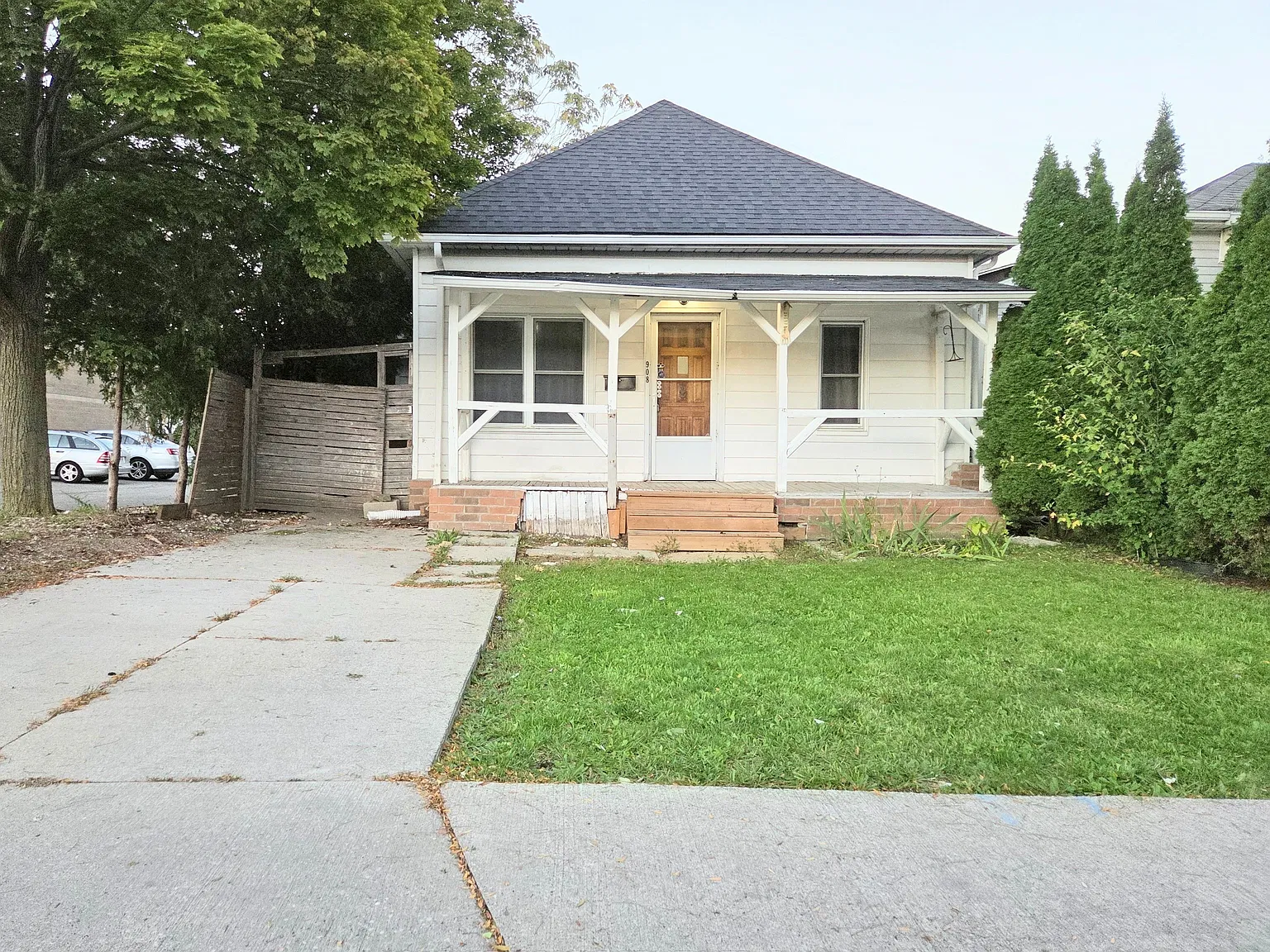 3 bed, $1,900 — Photo 2