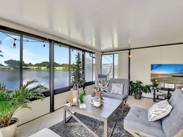 31 Mayfair Lane, Boynton Beach, FL 33426