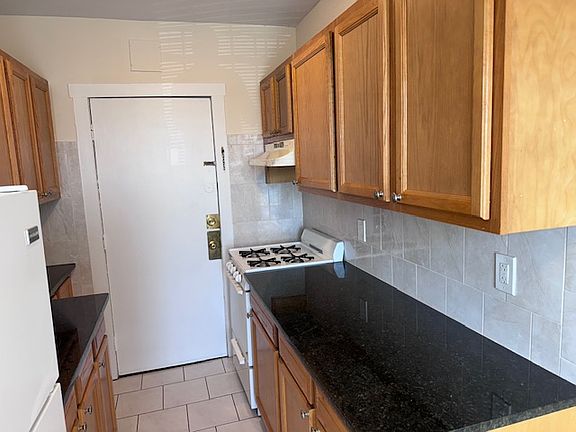 2nd image of 106 Fellsway W APT 32