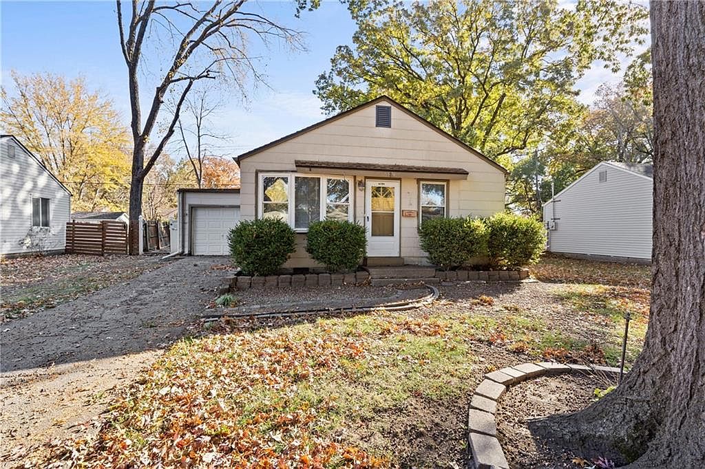 7611 Foster St, Overland Park, KS 66204 | Zillow