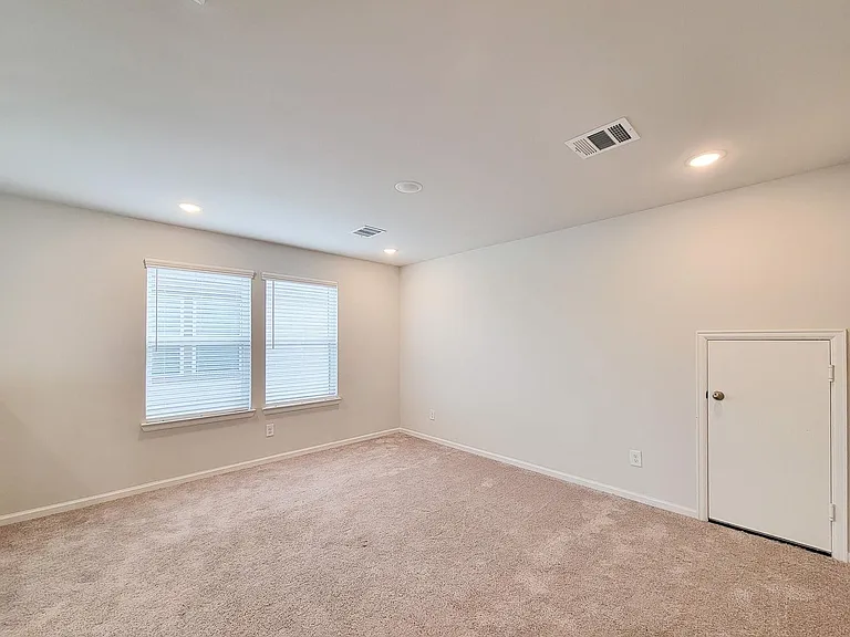 94 Valiant Ridge Trl — Photo 24