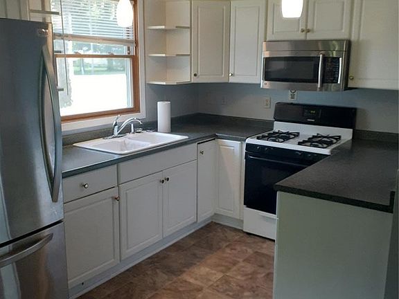 4th image of 102 Athlone Dr