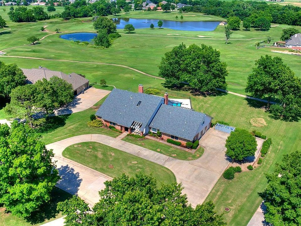 1st image of 9 Country Club Rd