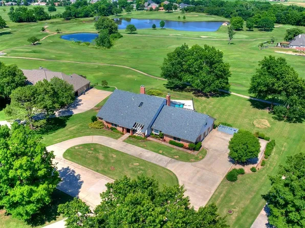9 Country Club Rd, Shawnee, OK 74801