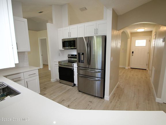 4th image of 1649 Salazar St SE