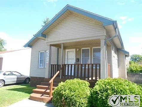 22020 Firwood Ave photo 1