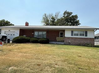 521 N 9th St, Wakeeney, KS 67672