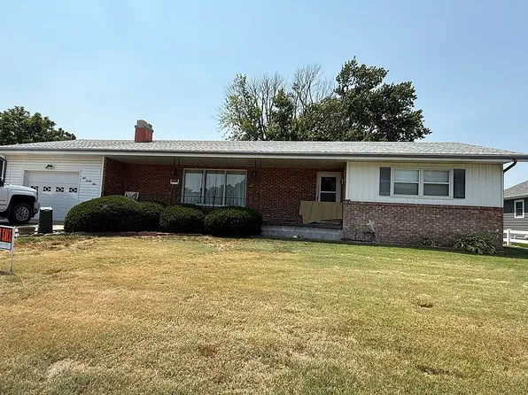 521 N 9th St, Wakeeney, KS 67672