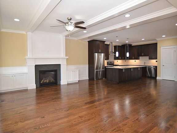 3rd image of 1324 W Grand Ave APT 3E