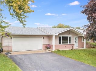 32 Poplar Rd, Yorkville, IL 60560