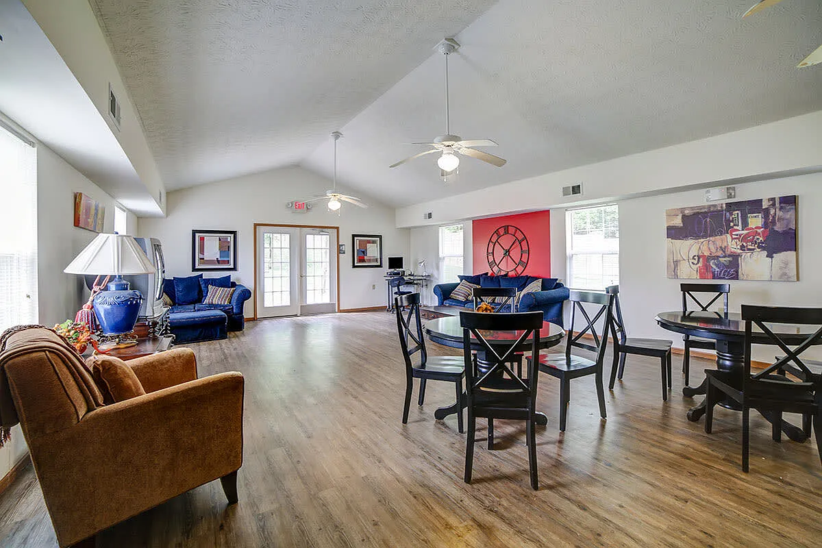Madison Grove — Photo 2