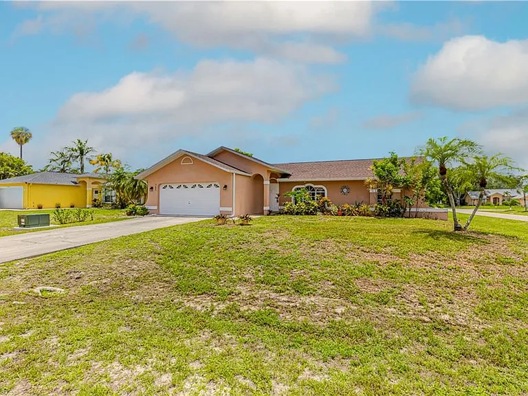 9084 Caloosa Rd — Photo 27
