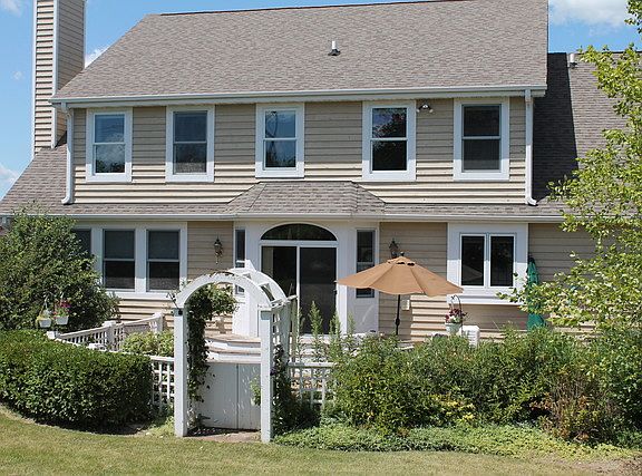3rd image of 1004 Dakota Dr