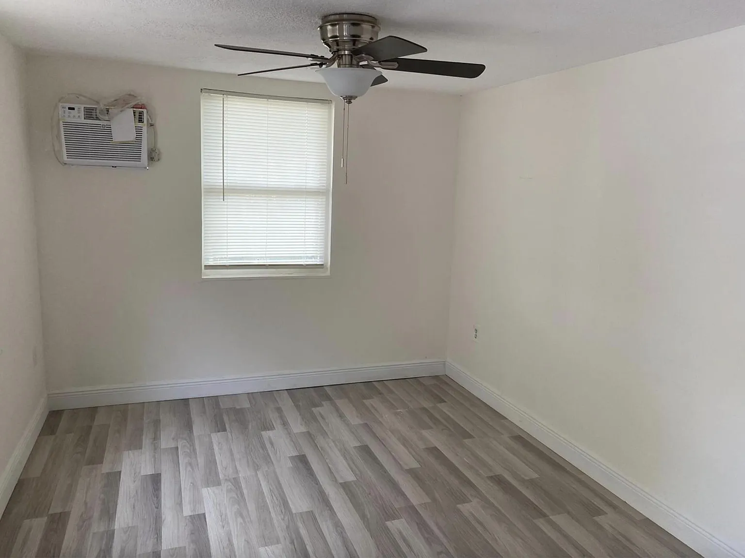 1 bed, 1.0 bath, 700 sqft, $1,350 — Photo 2