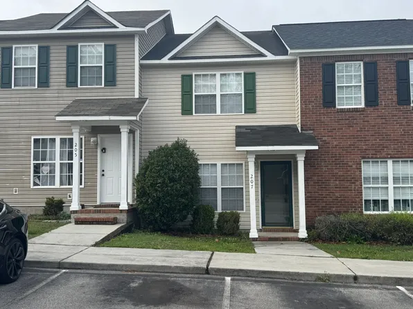 207 Meadowbrook Ln, Jacksonville, NC 28546