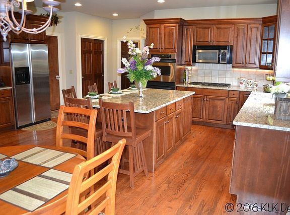 5th image of 1212 Donat Ct