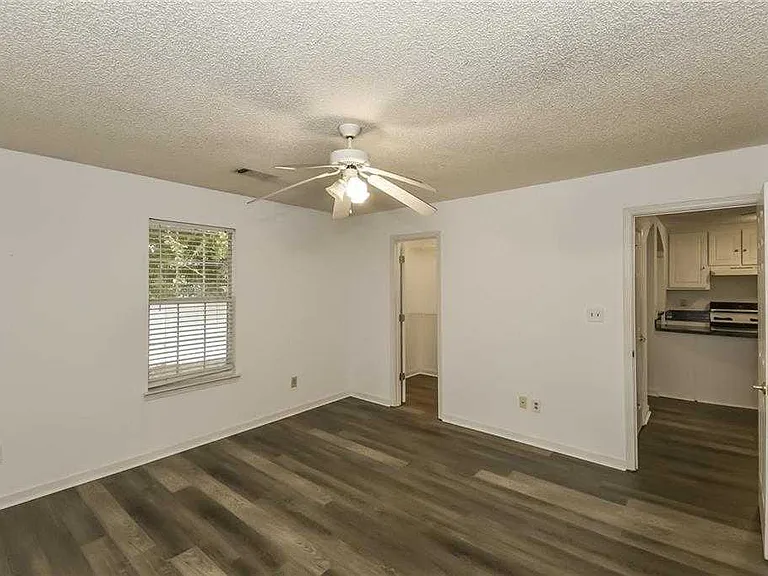 8141 Hynds Springs Ln — Photo 13