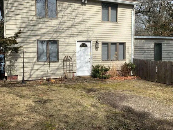 6 Sagamore Road, Hampton Bays, NY 11946