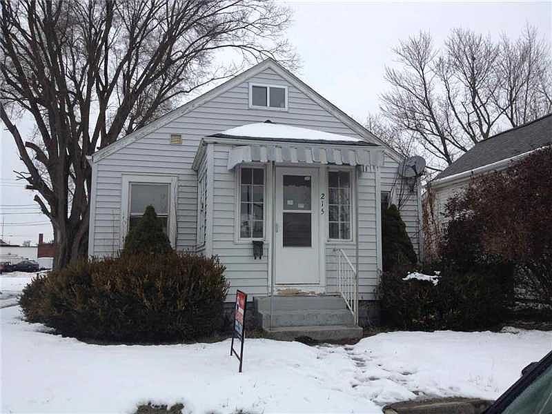 1st image of 215 E Chestnut St