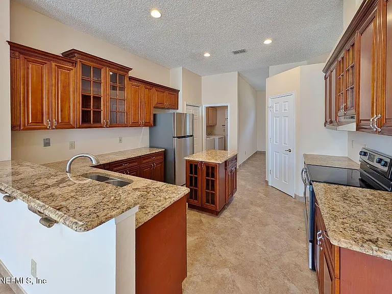 2413 Cedar Trace Dr W — Photo 12