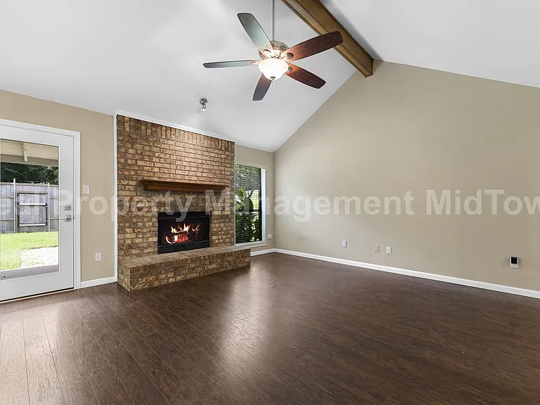 2132 Turf Club Dr — Photo 4