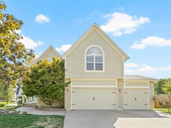 1307 Cedar Ridge Cir, Raymore, MO 64083
