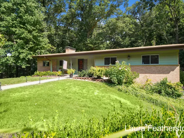 122 Forest Hill Ave SE, Grand Rapids, MI 49546