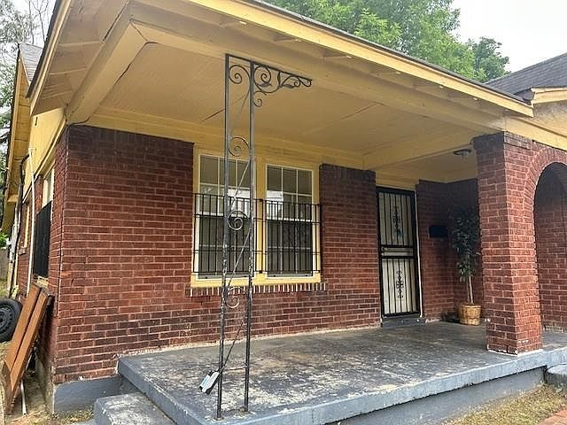 2nd image of 832 Kippley St