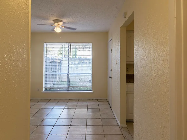 439 Valley Park Dr — Photo 2