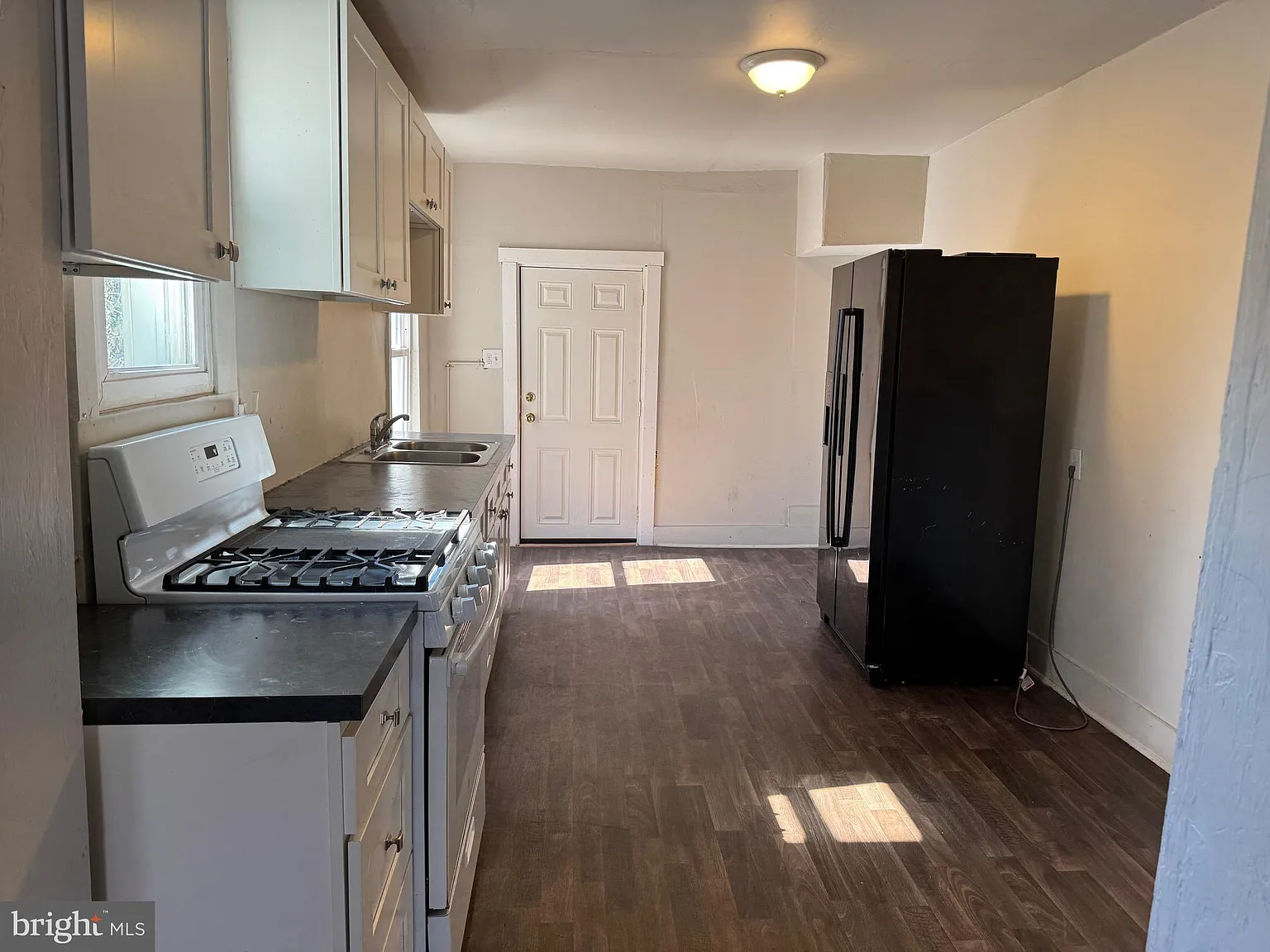 2 bed, 1.0 bath, 1240 sqft, $1,100 — Photo 3