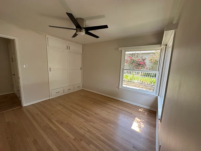 1033 Pearl St #1 — Photo 36