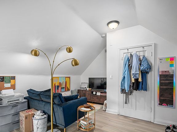 4th image of 436 Woodland Ave #B