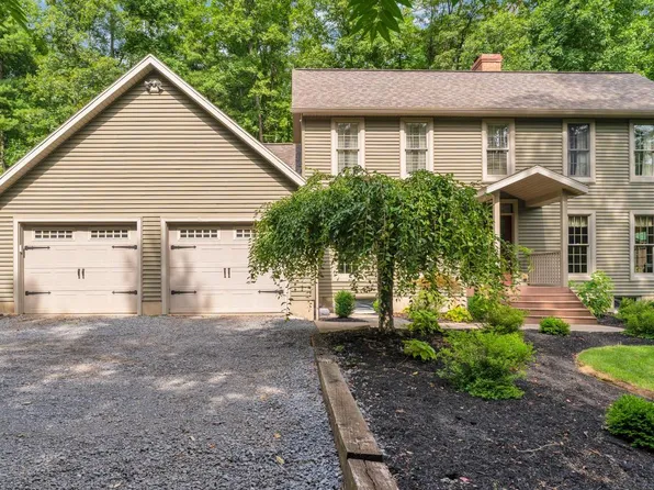 106 Flintlock Dr, Jersey Shore, PA 17740