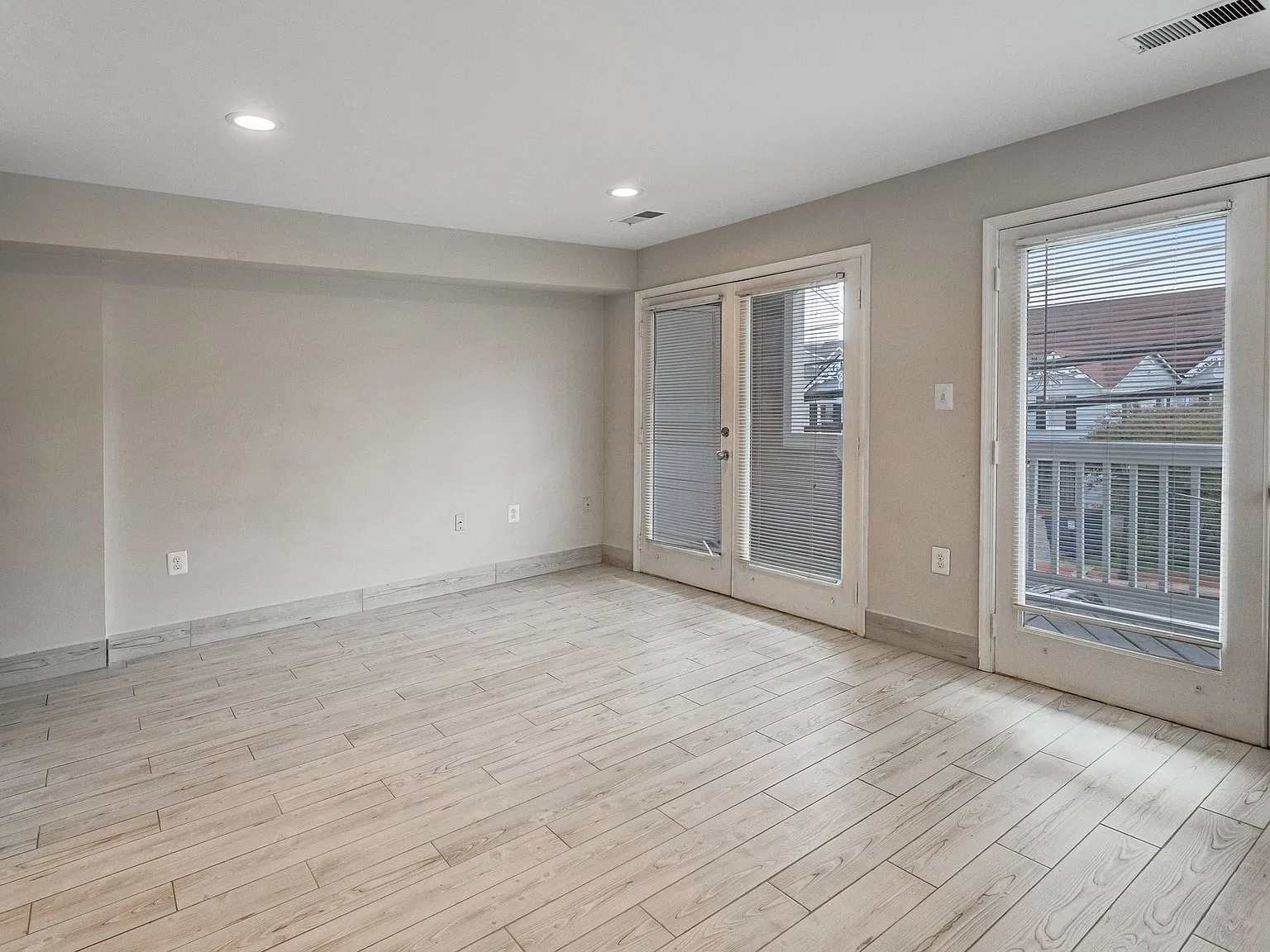 202 Washington St — Photo 3