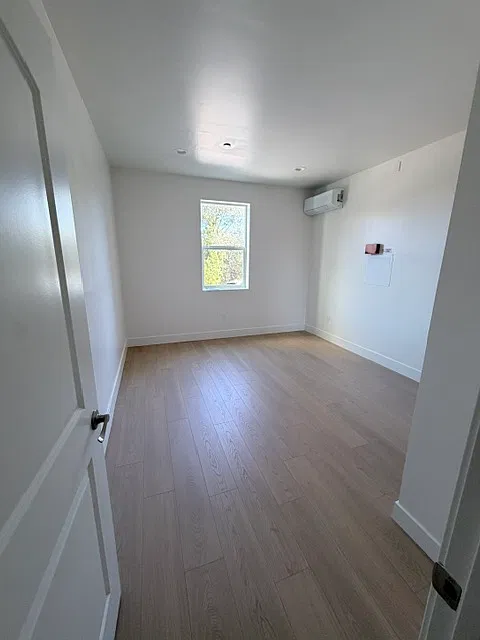 3 bed, 1100 sqft, $2,700 — Photo 3
