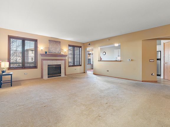 4th image of 6749 S Pointe Dr Unit 1B