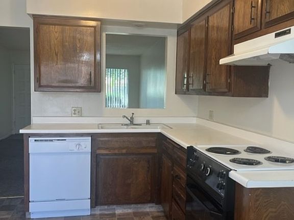 3rd image of 2200 Courtleigh Dr APT D
