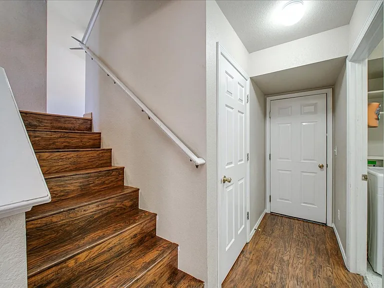 1802 N Heath Ave — Photo 23