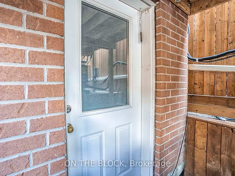 49 Leslie St #BASEMENT — Photo 2